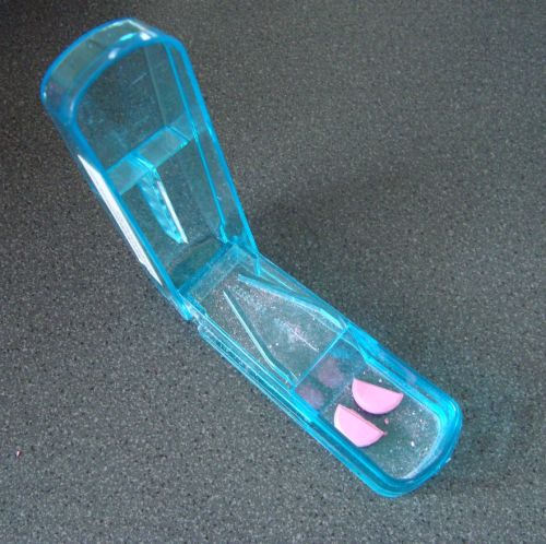 Voila!  The pill is evenly cut in half for a proper dosage